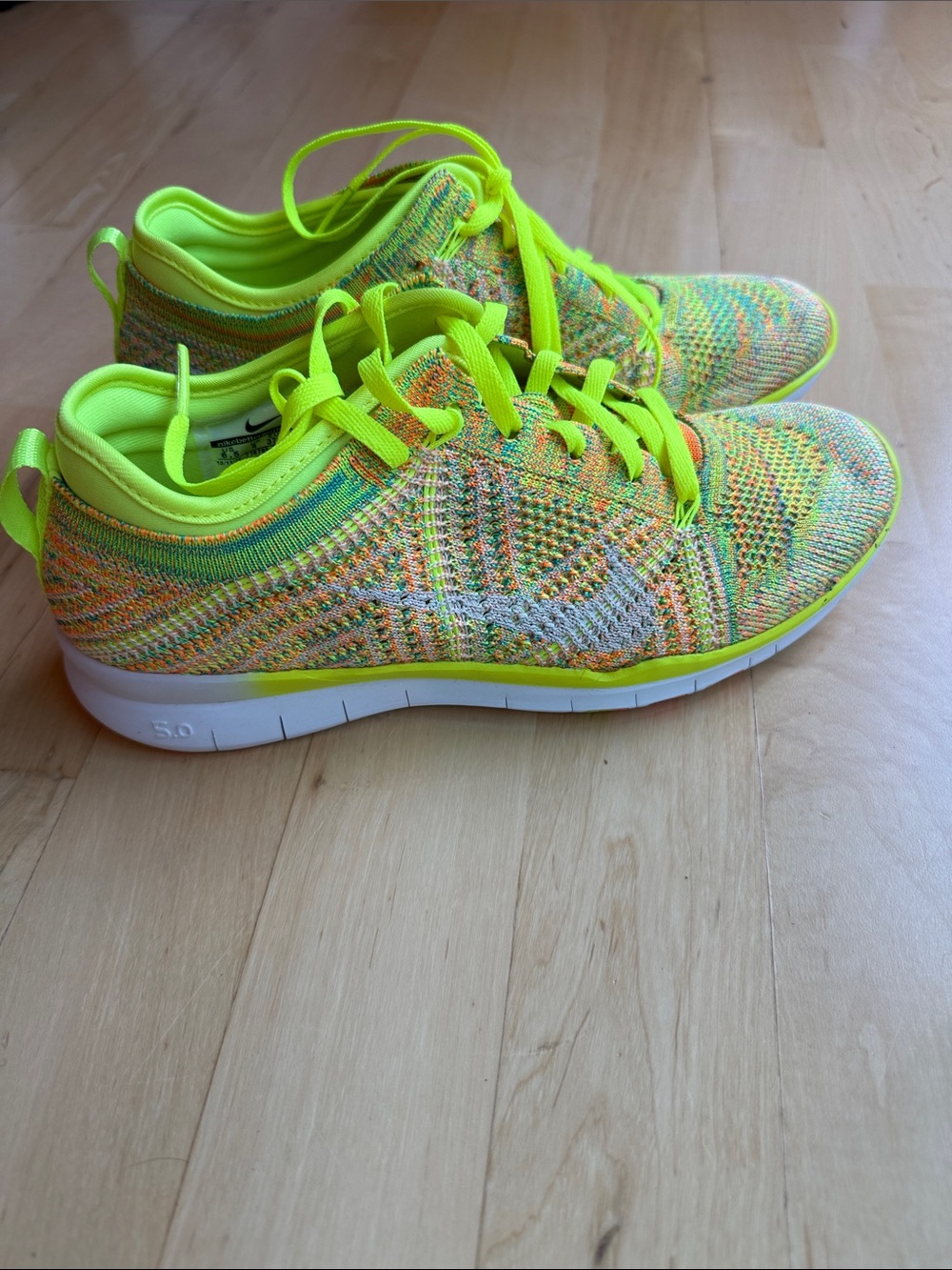 Nike free flyknit 5.0 6.5 Women’s Neon Green yellow orange Multicolor like new